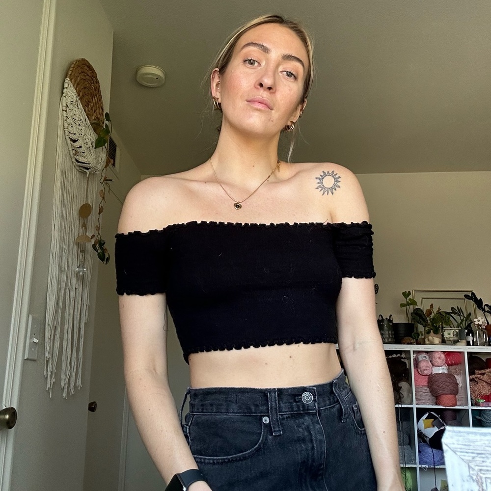 Black Forever 21 off shoulder crop top. Size M